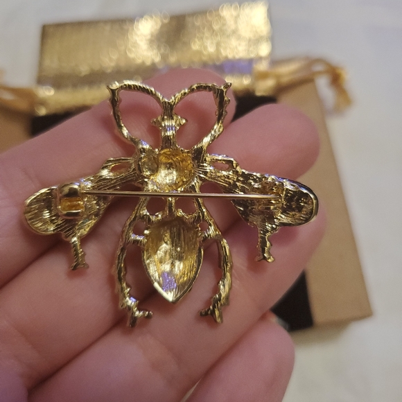 New Beautiful Enamel Wasp/Bee Brooch - Picture 4 of 7